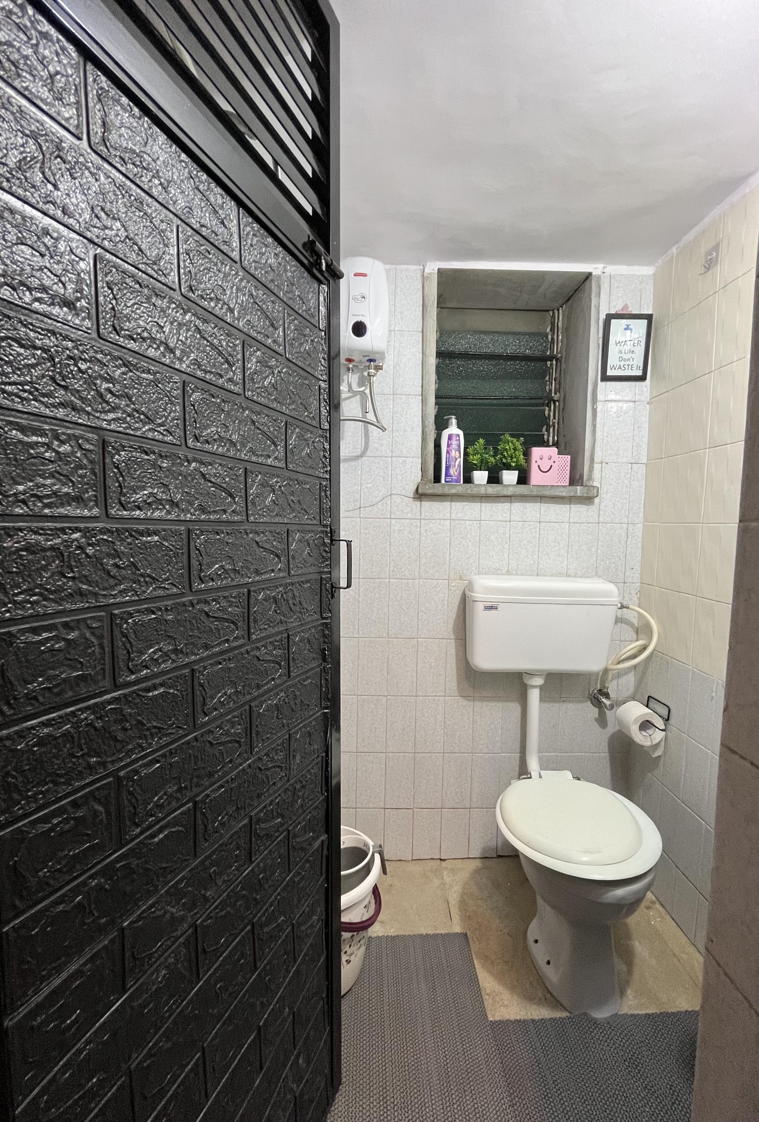 Snug studio apartment near Airport & Bandra - Tap to explore photos