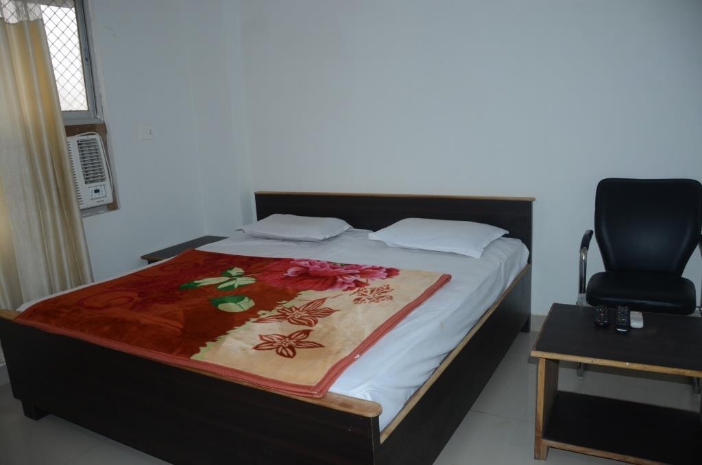 Hotel Narayan Niwas - Tap to explore photos