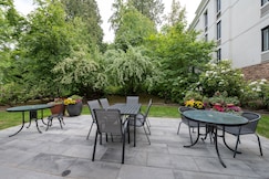 Holiday Inn Express & Suites Surrey, Squamish-Lillooet