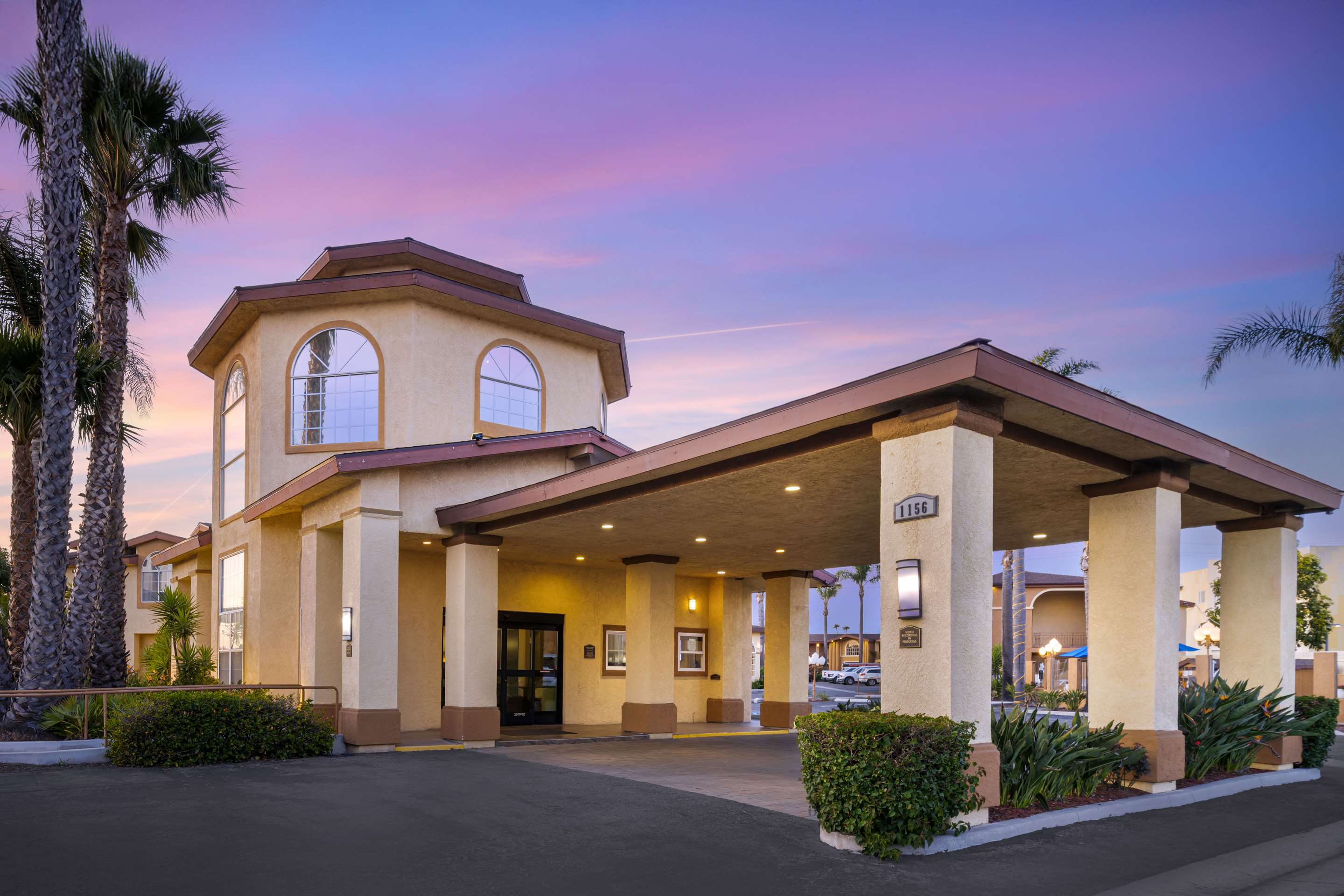Best Western Oxnard Inn - Tap to explore photos
