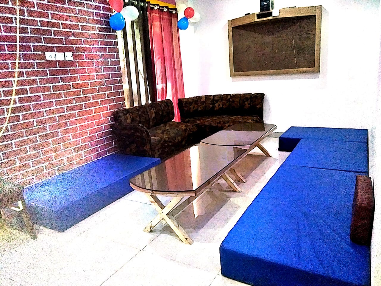 CITY BACKPACKERS HOSTEL - Tap to explore photos
