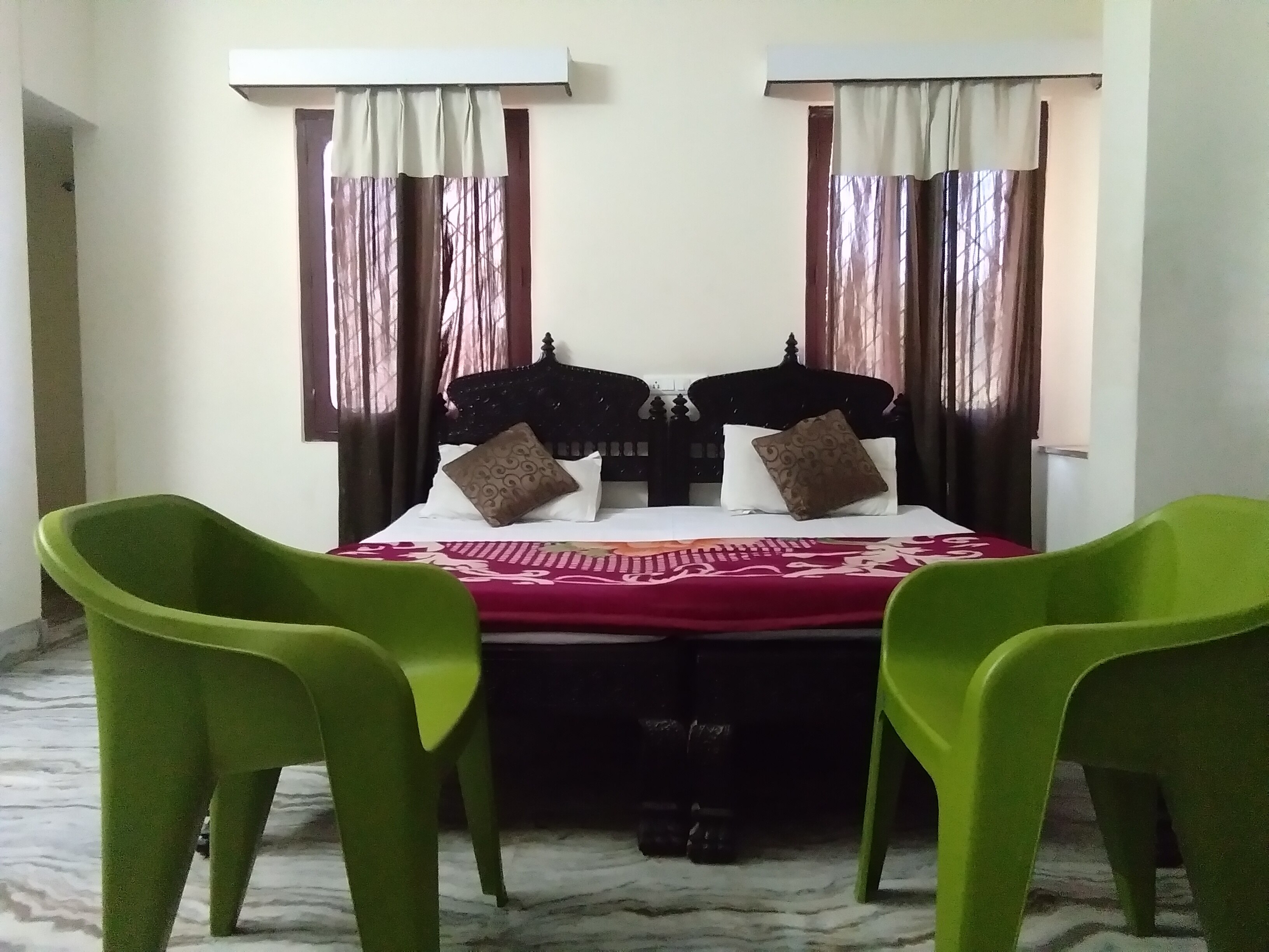 Hotel Ambika Palace - Tap to explore photos