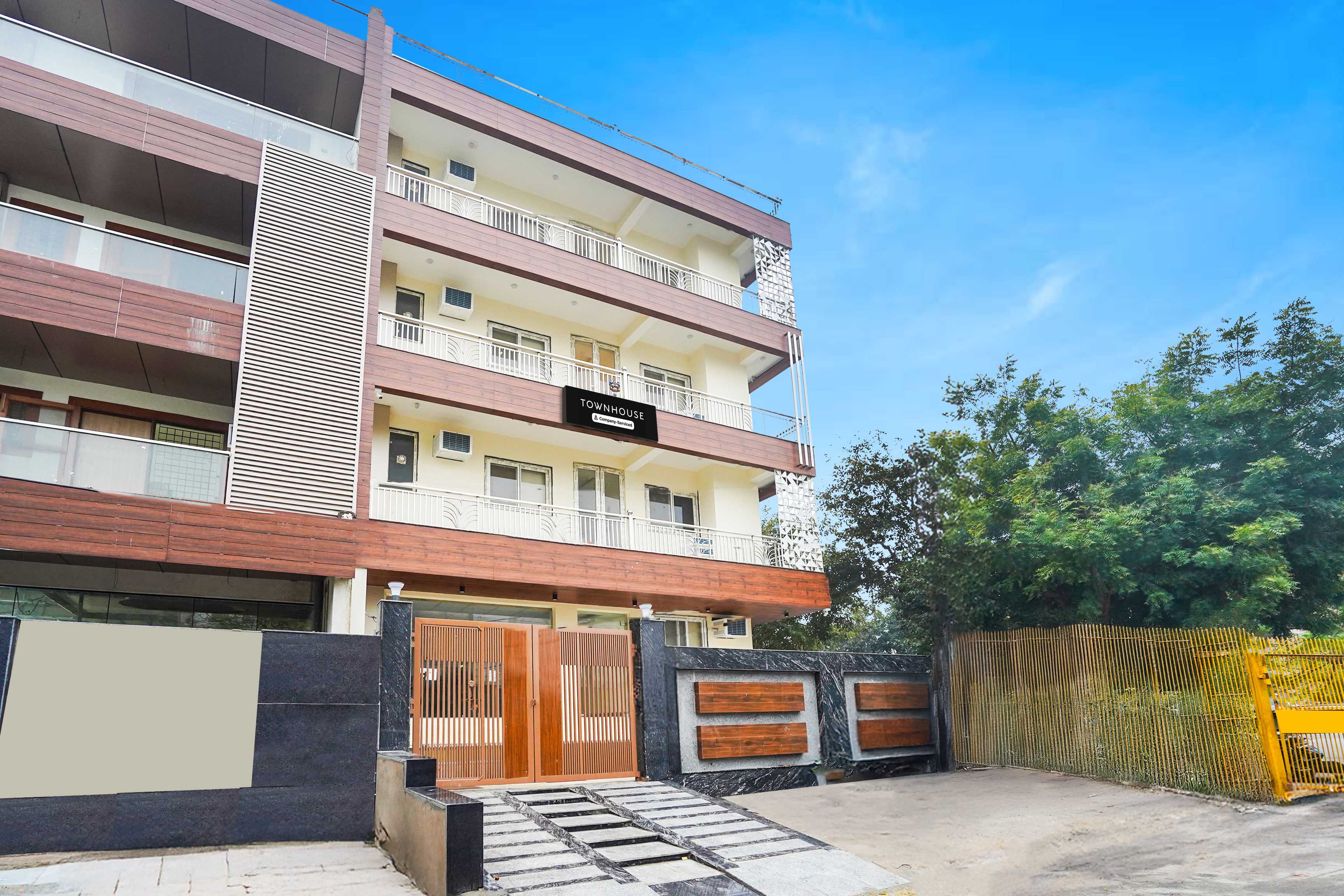 Townhouse Oak Sector 121 Noida Metro Station - Tap to explore photos