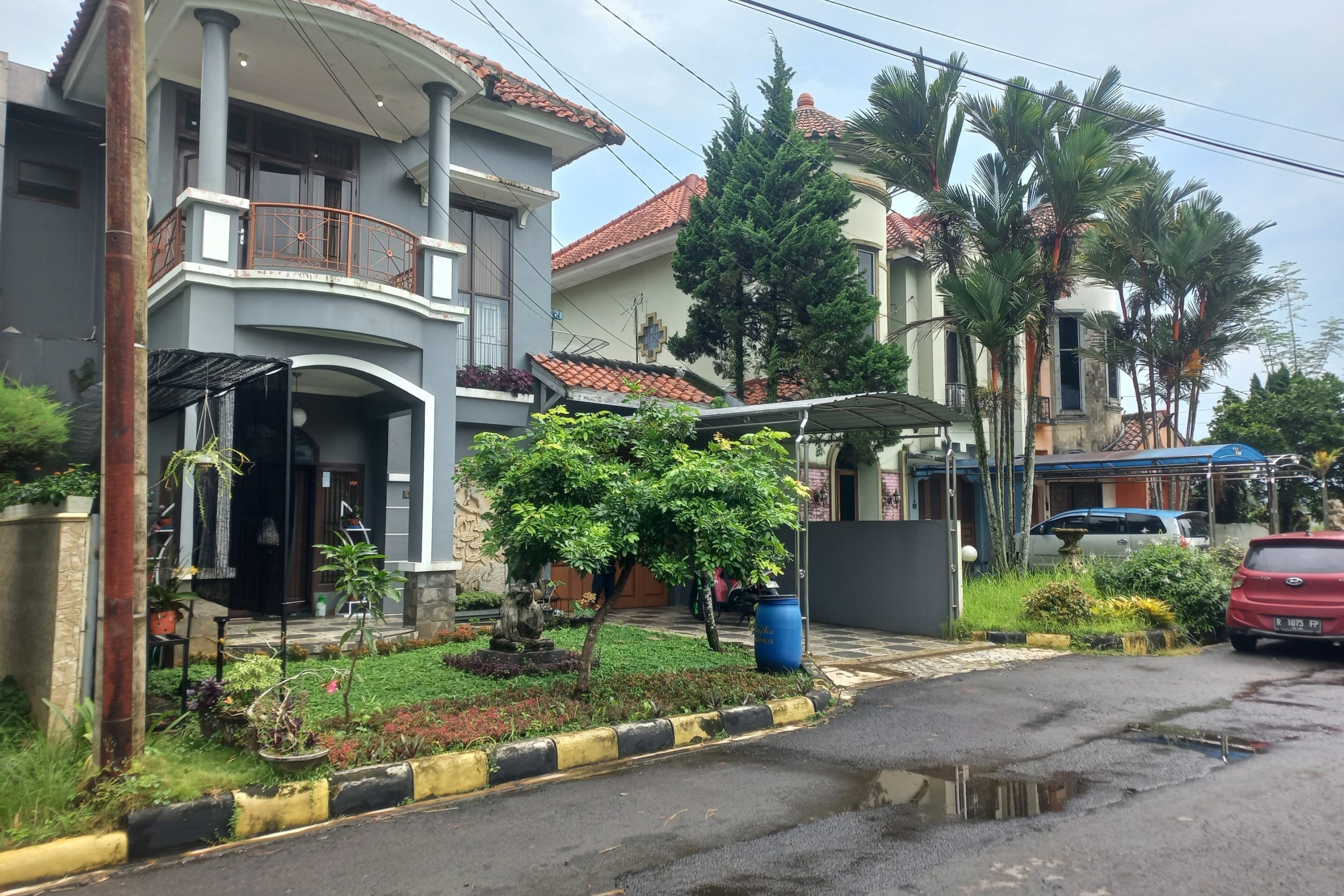 OYO 93820 Salma Homestay Syariah - Tap to explore photos