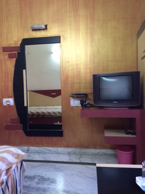 Aananda Guest House - Tap to explore photos