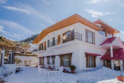 Amala Villa by VEO - Part of StayVista, Kanatal