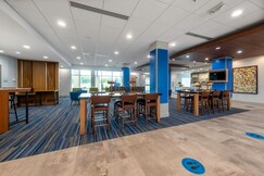 Holiday Inn Express & Suites - Staunton, Augusta