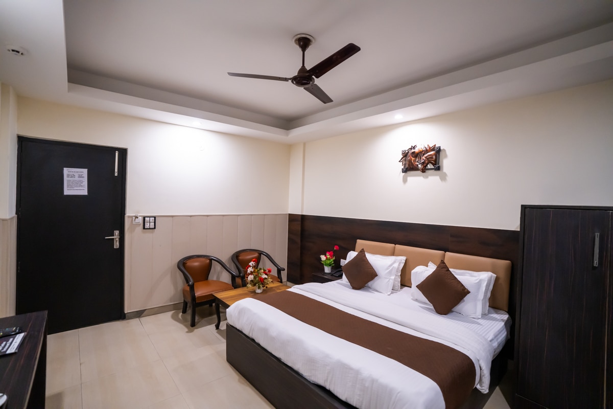 Hotel Mahajan International - Tap to explore photos