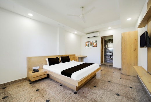 Hotel O V K HOTEL And Hostal Associate