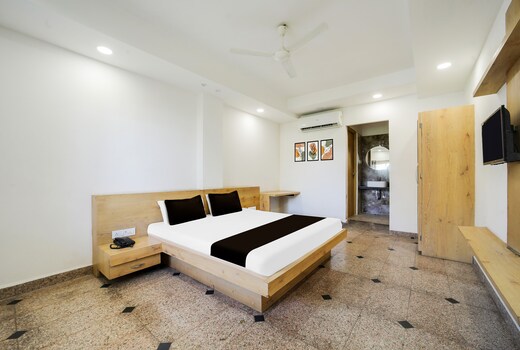 Hotel O V K HOTEL And Hostal Associate