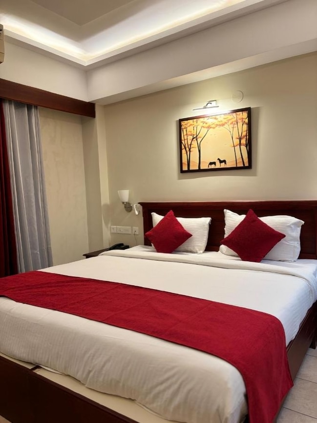 7even Hills- International Airport By Glitz Hotels - Tap to explore photos