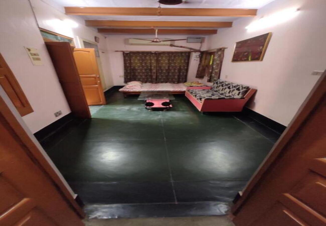 European Lounge (Whole Property)-6 BHK Homestay - Tap to explore photos