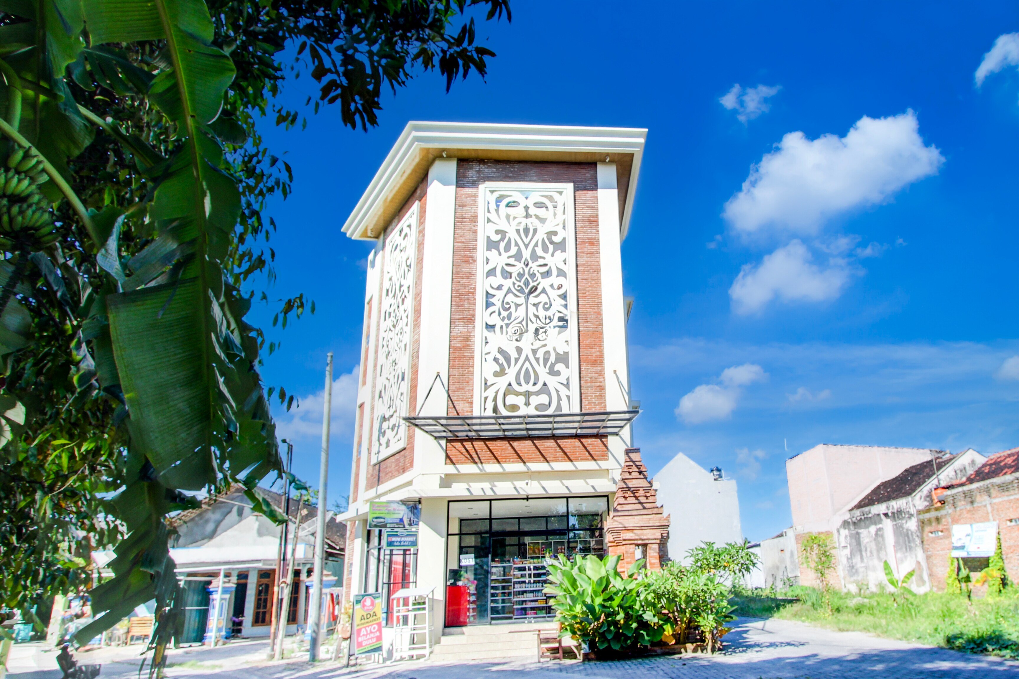 Collection O Solo near Universitas Muhammadiyah Surakarta formerly Kedaton Home - Tap to explore photos