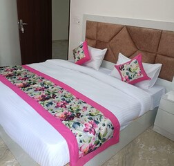 Dexluxe Double Bed Room