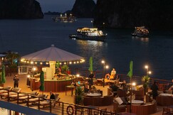 Cycad Cruise, Halong