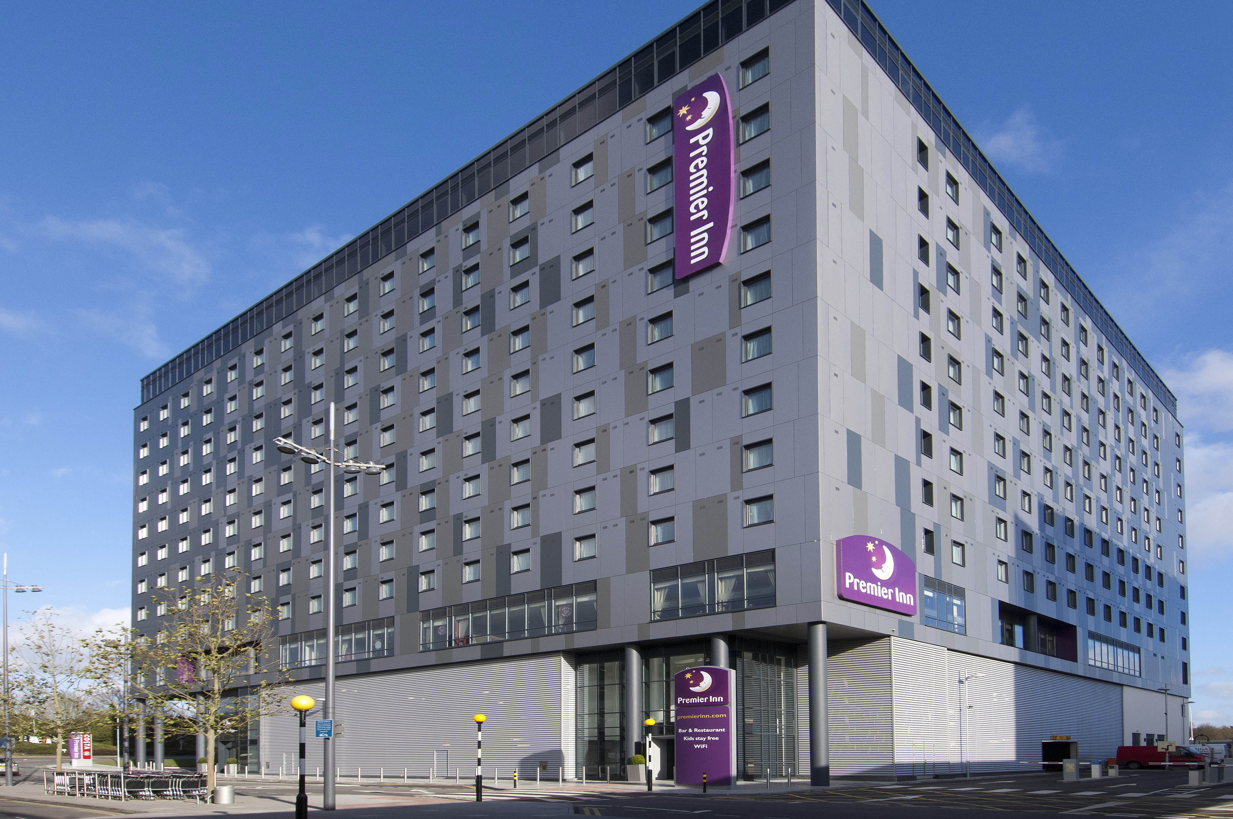 Premier Inn London Gatwick Airport South - Tap to explore photos