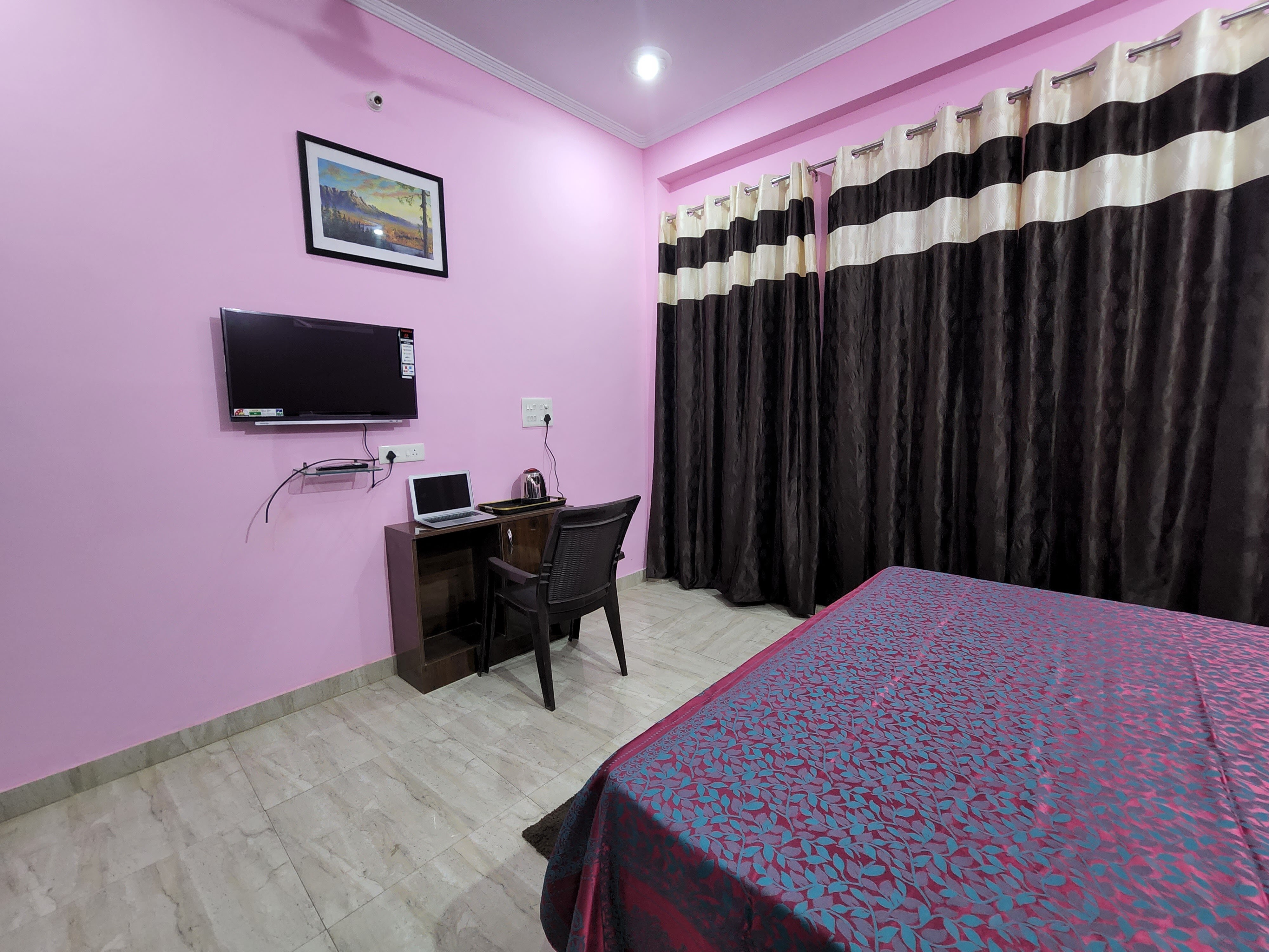 Daksh HomeStay - Tap to explore photos