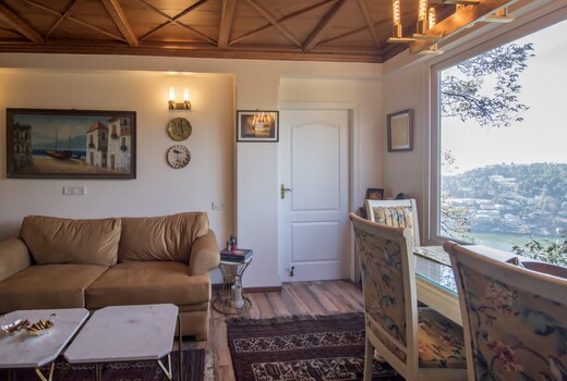 Jaisha | Entire 3BHK Cottage Near Lake