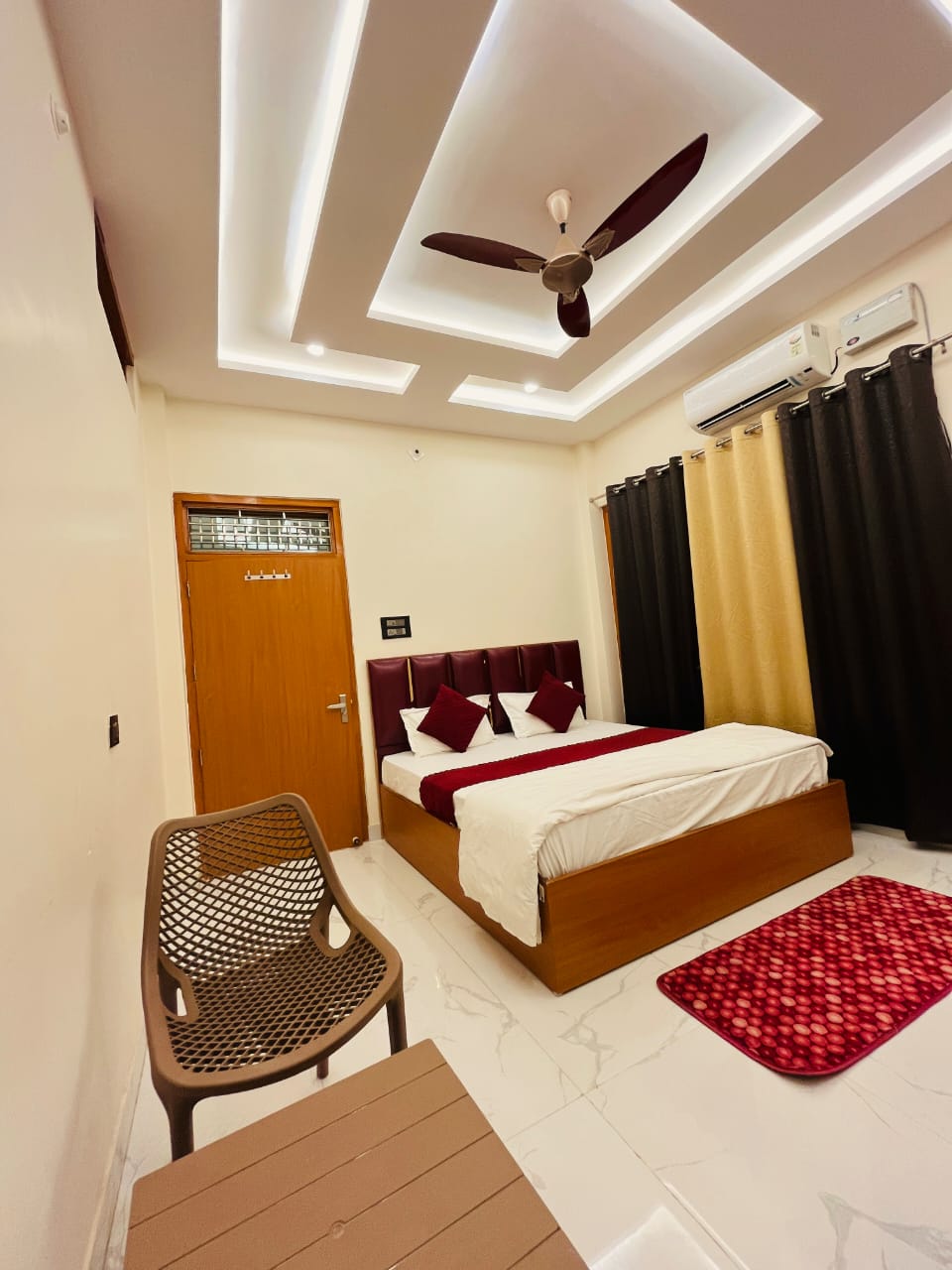 Shivam Palace Ayodhya / Ram Mandir Walking Distance - Tap to explore photos