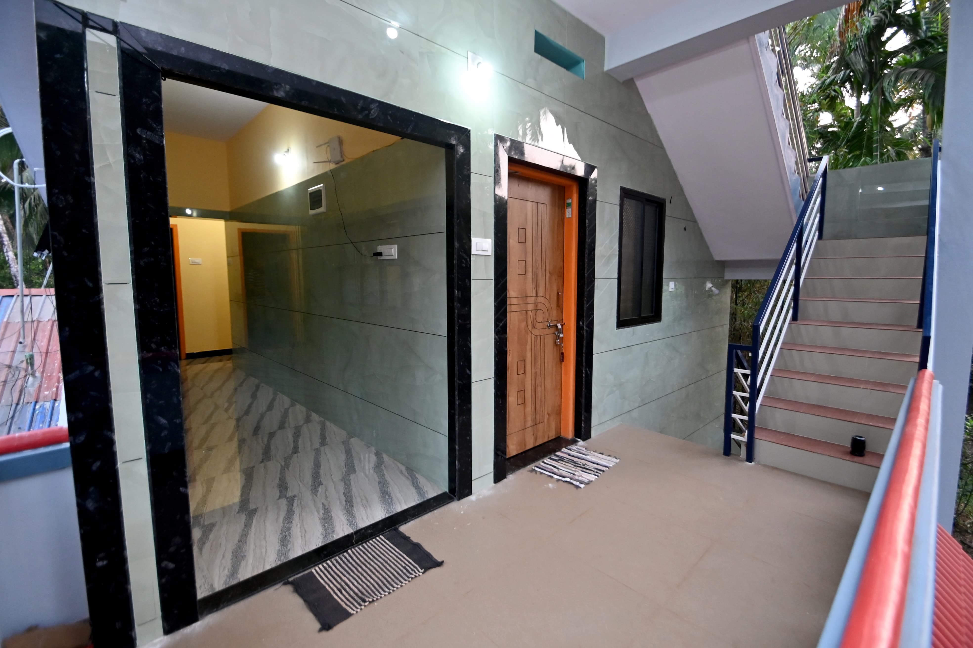 Louis Homestay - Tap to explore photos