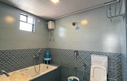 Room A09 with Bathtub