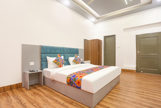 FabHotel Villa The Suites - Nr. Prayagraj Junction