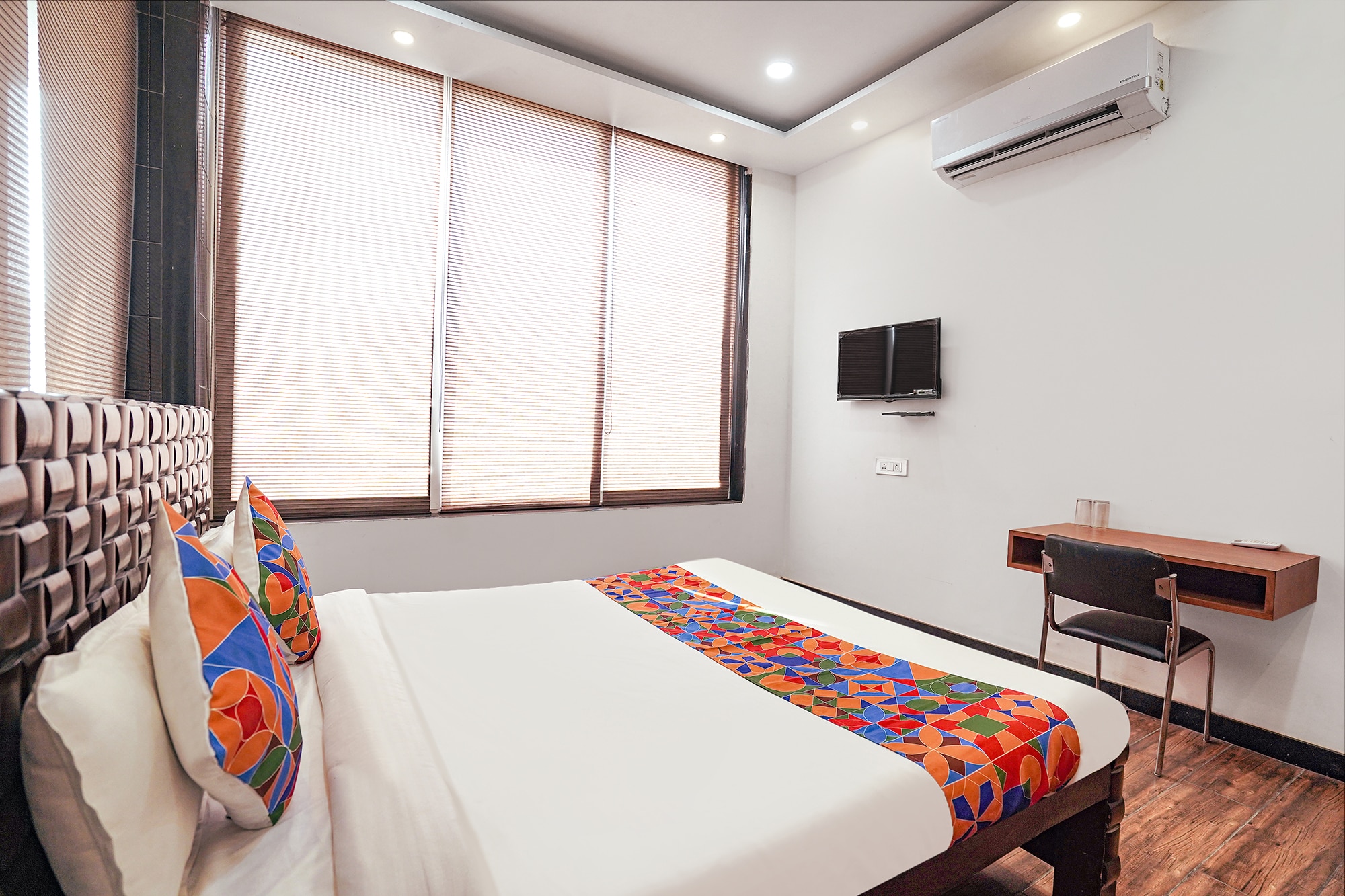 FabHotel VILLA DE BENARES - Tap to explore photos