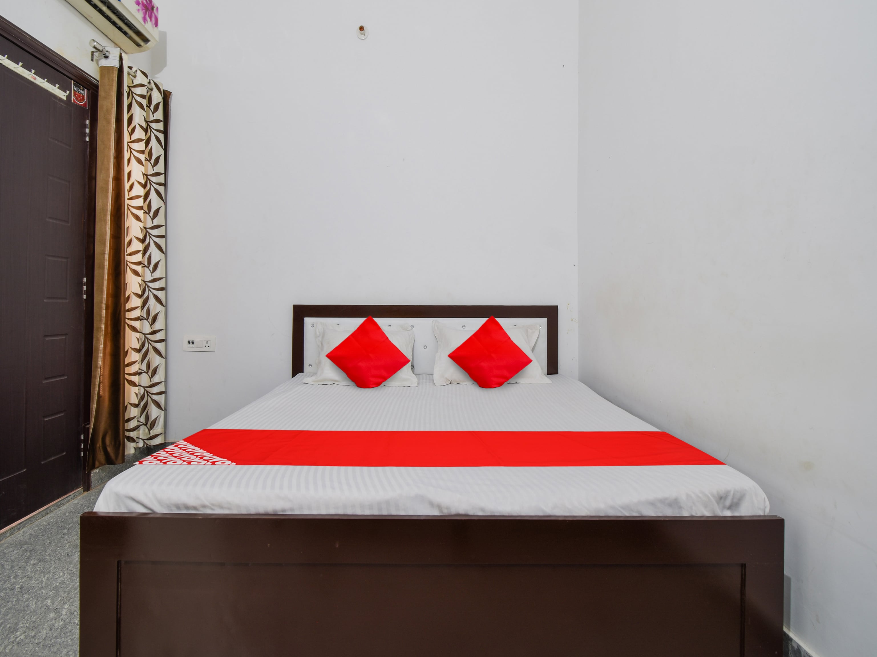 Hotel O The Diamond Guest House - Tap to explore photos