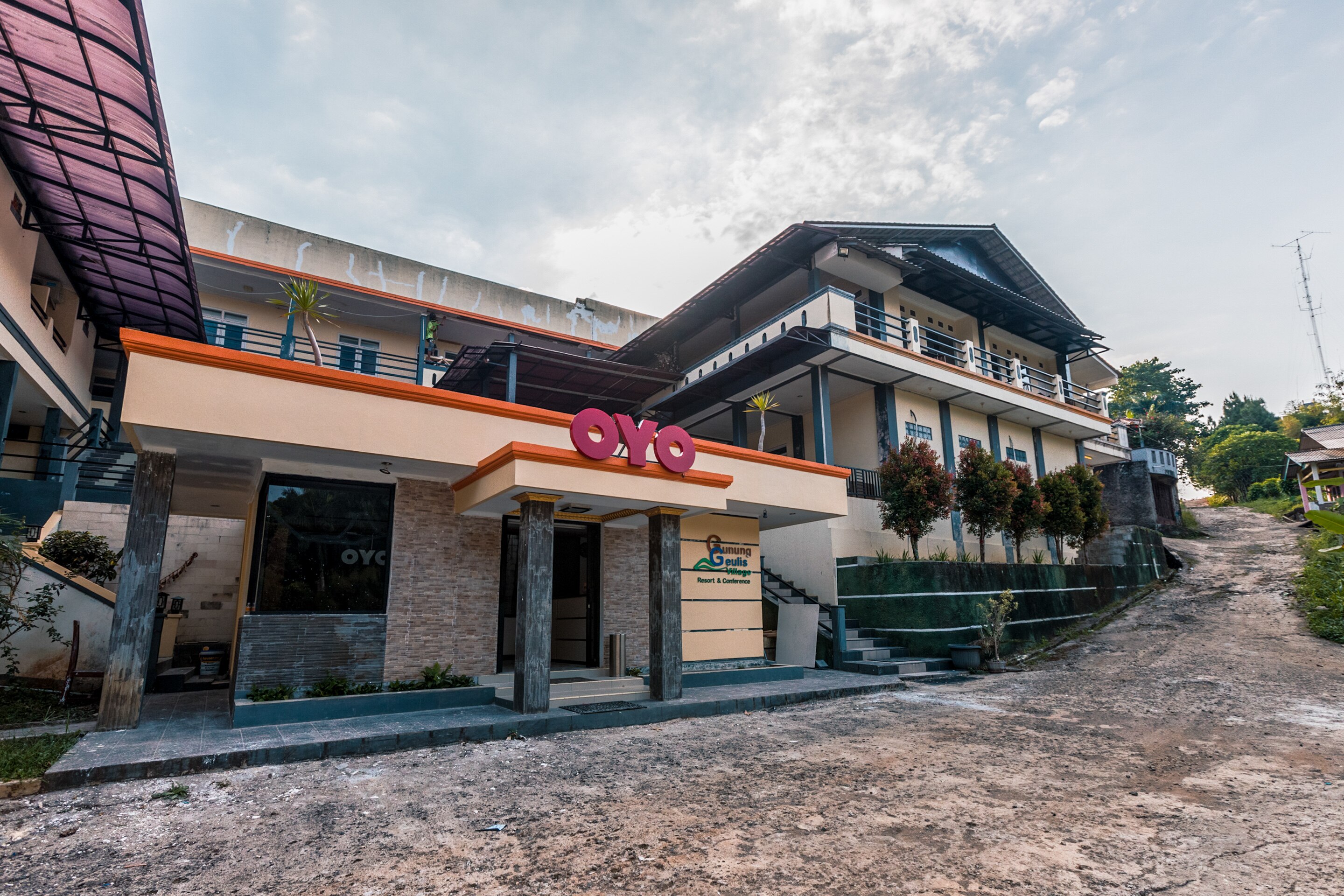 Hotel O Bogor Puncak Near Padang Golf Bukit Pelangi Formerly Gunung Geulis Village - Tap to explore photos