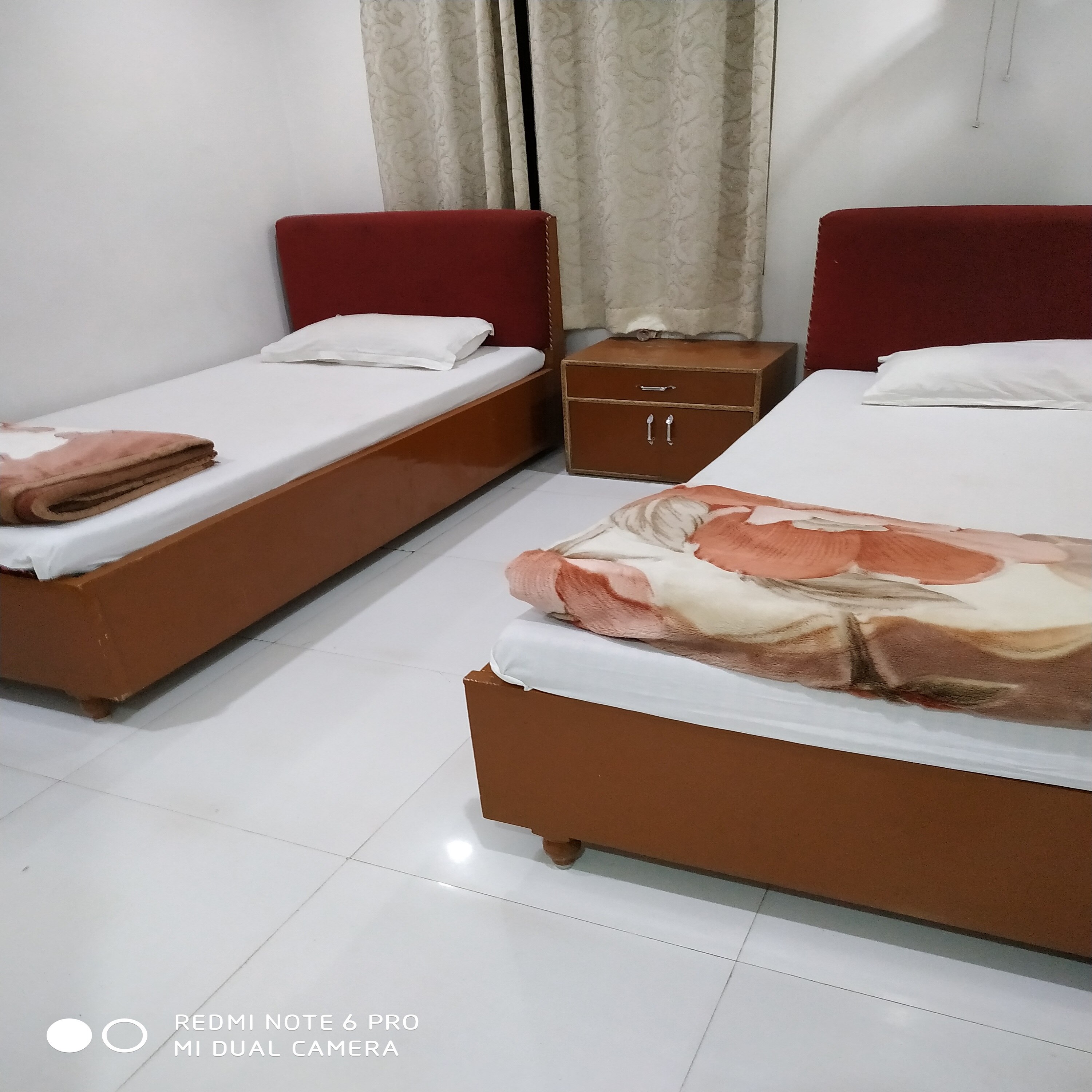 New Jyoti Guest House - Tap to explore photos