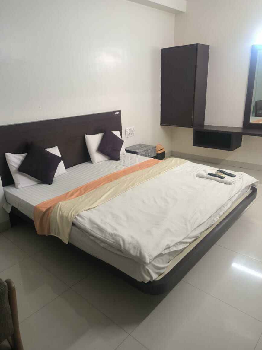 Hotel Parth Executive 4