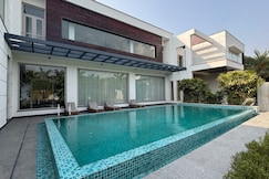 MR Farm Exquisite 5BHK Luxury Farm with Pool, Delhi