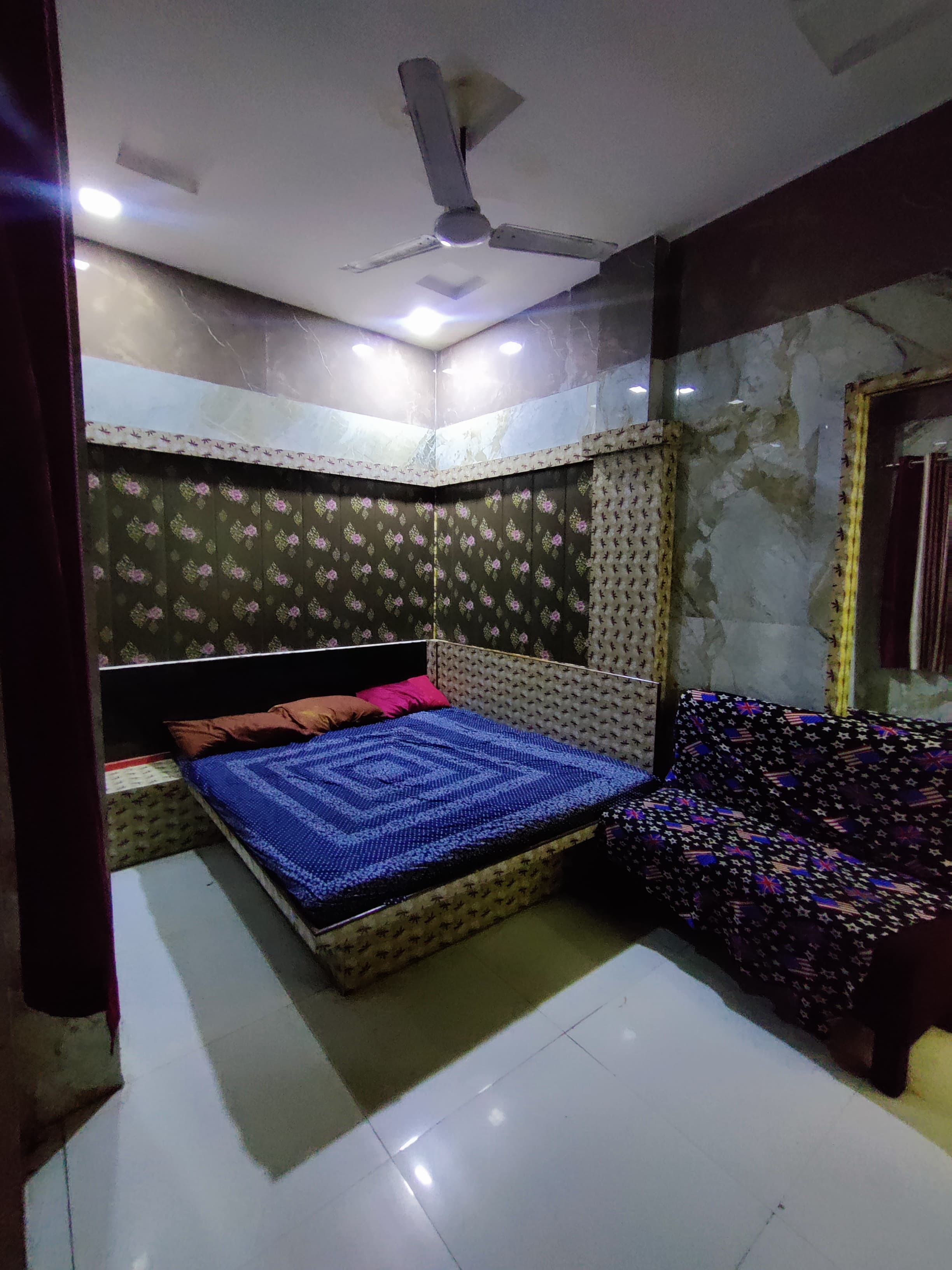 Raj Shri Hotel - Tap to explore photos