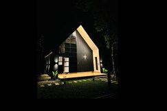 Honeymoon Villa | Family only, Munnar