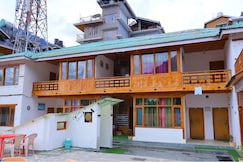 Hotel Hilltop At Mall Road With Open Terrace, Manali