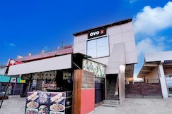 Hotel O Royal Grand Hotel, Ghatampur