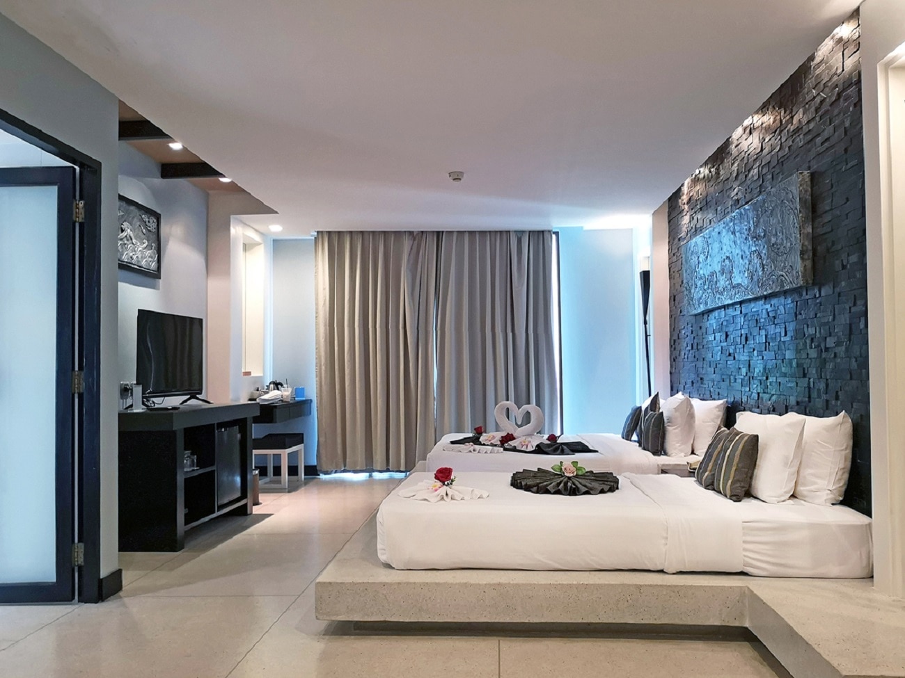The Zign Premium Villa  - Tap to explore photos