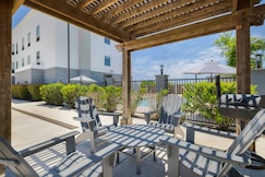 Hampton Inn Pleasanton, Bee