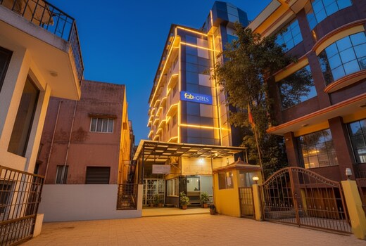 FabHotel Savi Inn - Nr. Mantri Square Mall