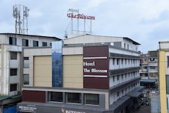 Hotel The Blossom, Vapi