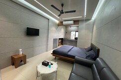 Nirrtul Boss Studio Apartment Cozy Quite, Surat
