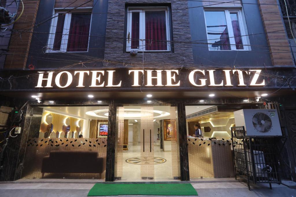Hotel The Glitz - Tap to explore photos