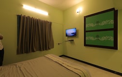 Groom-class Bedroom