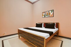SPOT ON Famous Lodge, Rajim