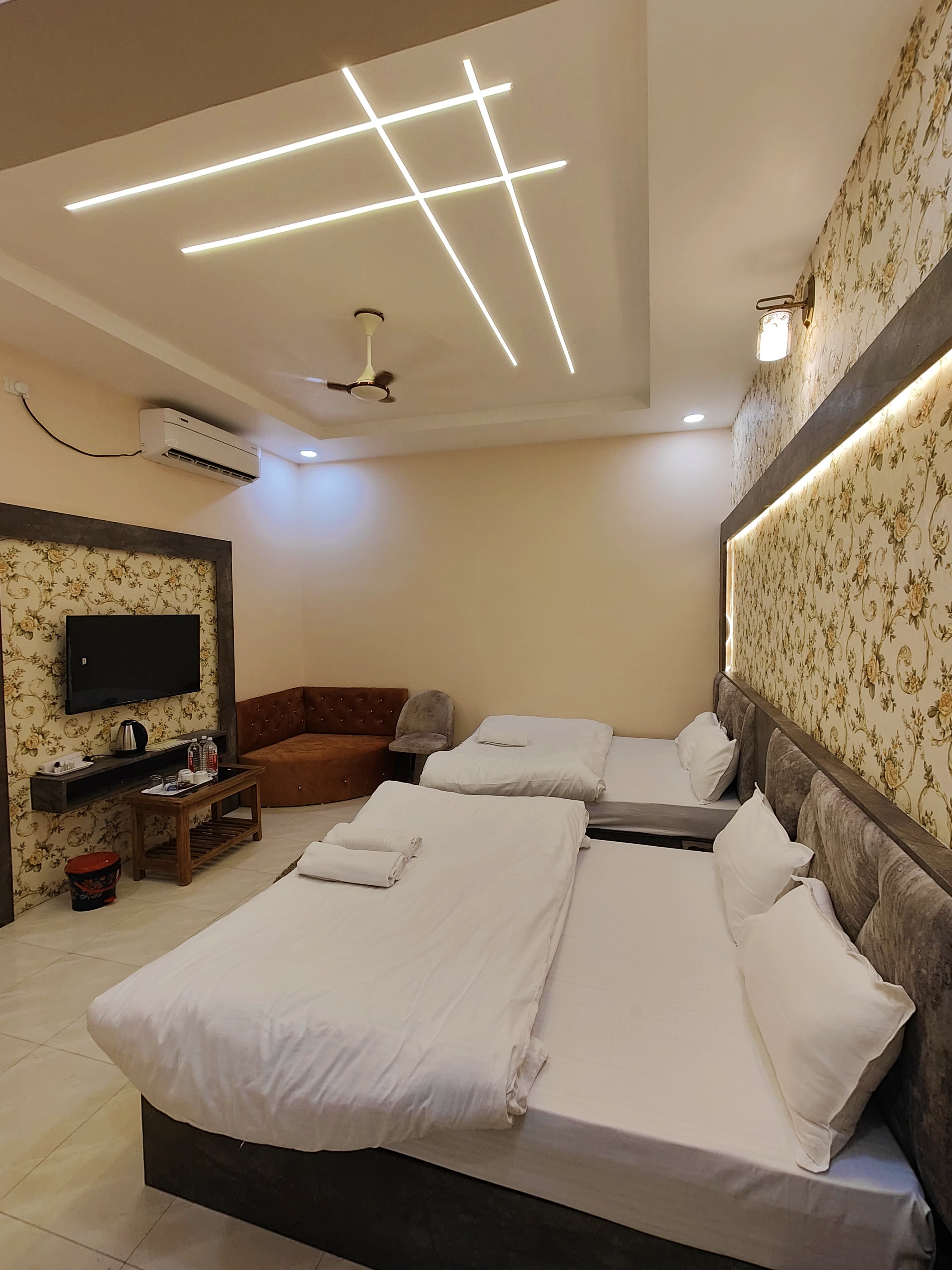 Hotel Mangal Murti - Tap to explore photos