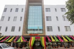 Hotel Mukund Residency @ Kaushambi Metro (5 Min distance from Anand Vihar), Ghaziabad