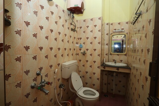 Ali's Ladies Hostel - Tap to explore photos