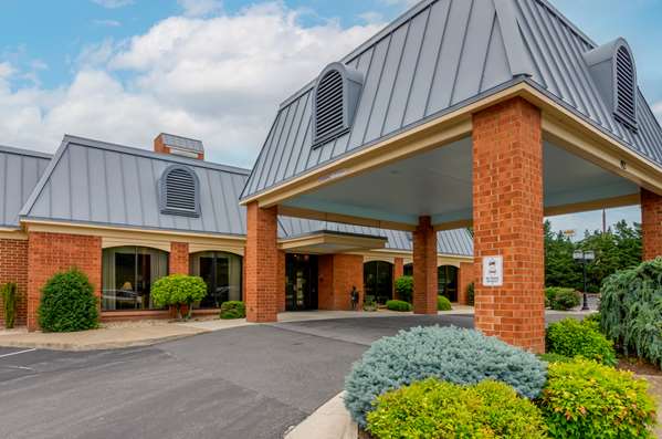 Best Western Staunton Inn - Tap to explore photos