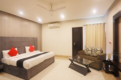 Hotel O Zineb, Noida