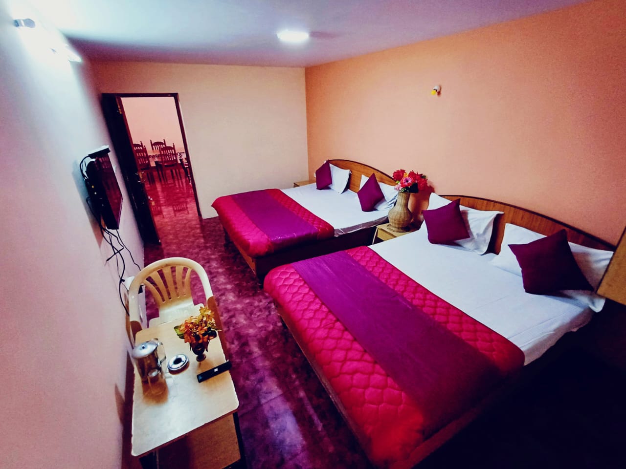 Mayura Holiday Home - Tap to explore photos